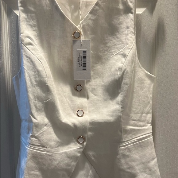 Brand New Never Worn Reformation Aspen Linen Top. - Picture 7 of 8